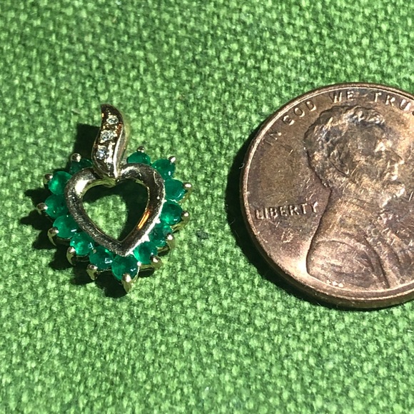14K Emerald Diamond Heart Pendant - Picture 4 of 4